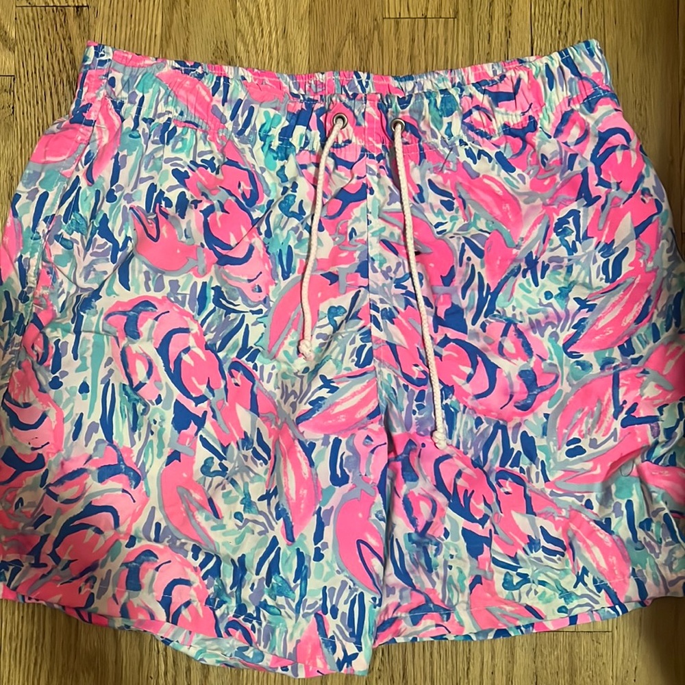 Gently used Lilly Pulitzer mens capri trunk lobstah roll L
